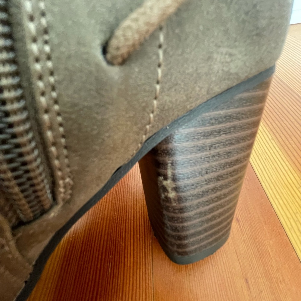 Size 8.5 Madden Girl taupe booties. - Picture 5 of 5